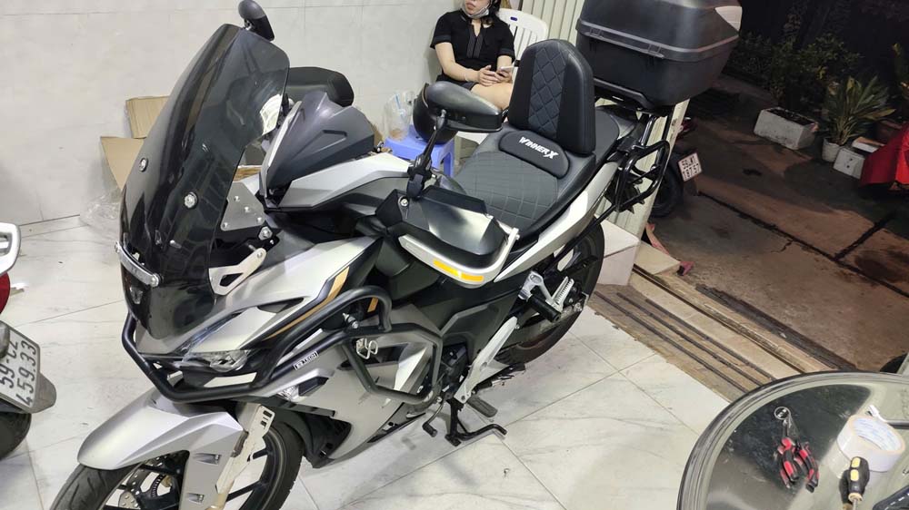 Yên Xe Tựa Bật Honda Winner X V1 - Màu Đen _WINNER-TL03-BLACK
