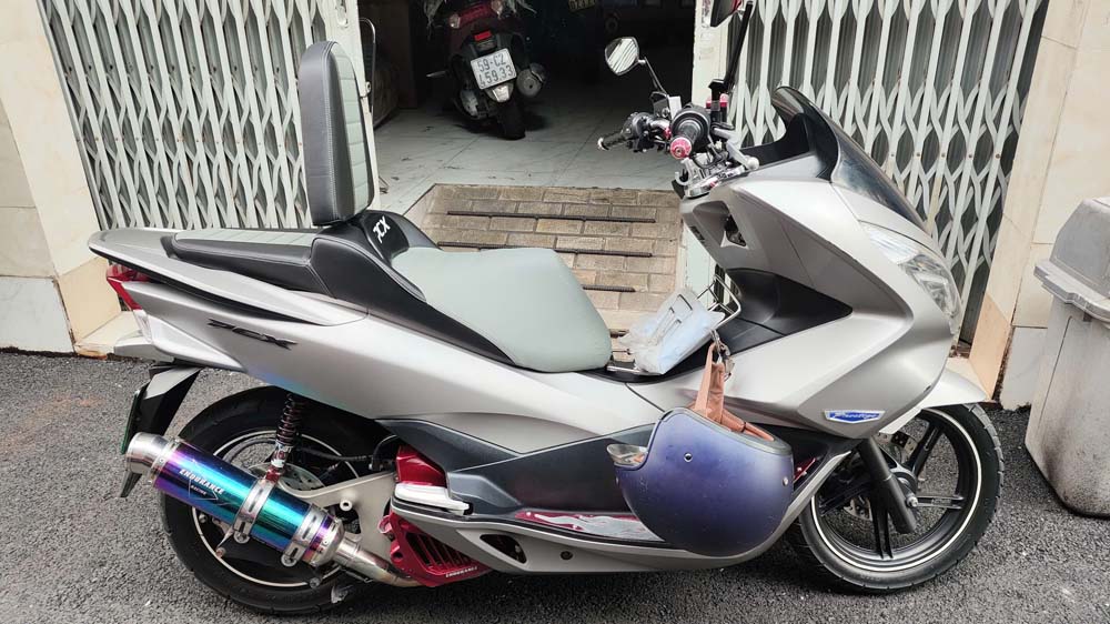 Yên Xe Tựa Lưng Cho Honda PCX – Phiên Bản Màu Đen-Xám _ PCX-TL03-GREY