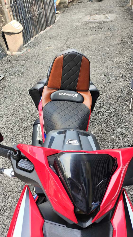 Yên Xe Tựa Bật Honda Winner X – Phiên Bản Màu Nâu-Đen _ WINNER-TL03-BROWN
