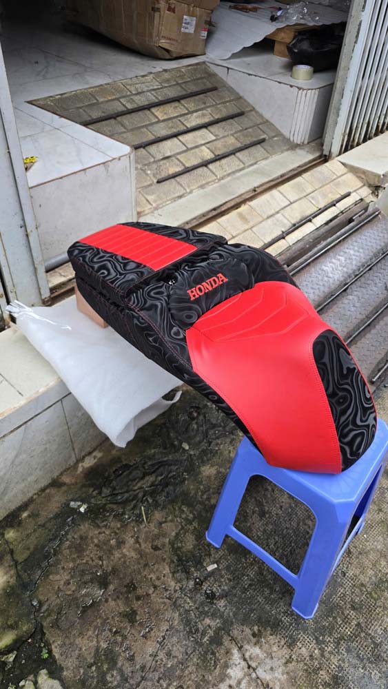 Yên Xe Tựa Lưng Cho Honda SH – Phiên Bản Màu Đỏ-Đen _ SH-TL03-RED