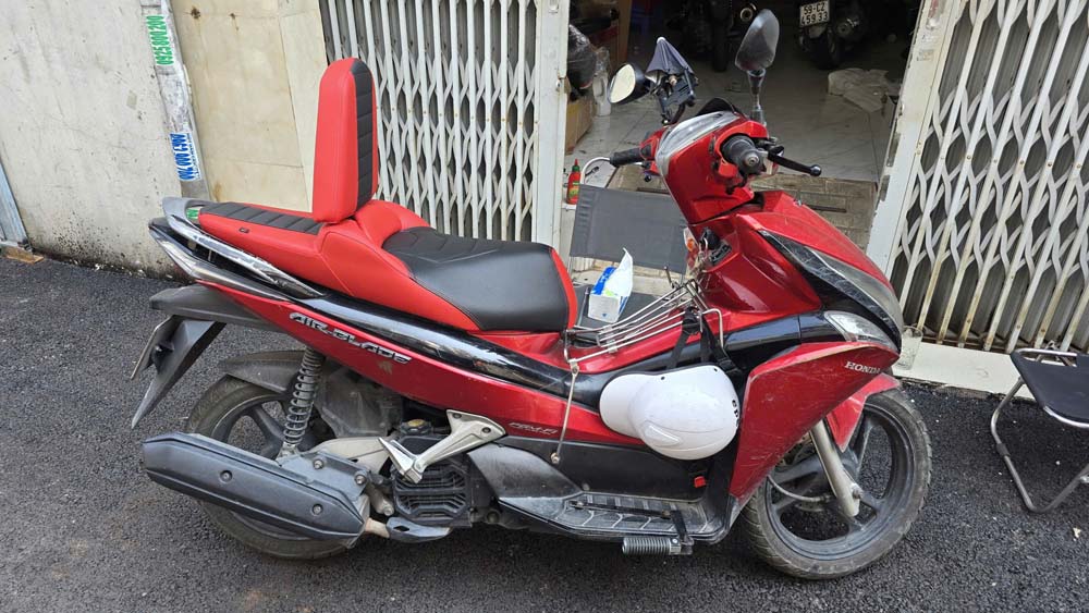 Yên xe tựa bật air blade kiểu dáng mới đẳng cấp_AB-TL03-RED