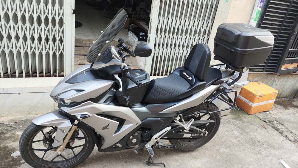 Yên Xe Tựa Bật Honda Winner X V1 - Màu Đen _WINNER-TL03-BLACK