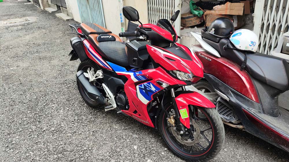 Yên Xe Tựa Bật Honda Winner X – Phiên Bản Màu Nâu-Đen _ WINNER-TL03-BROWN
