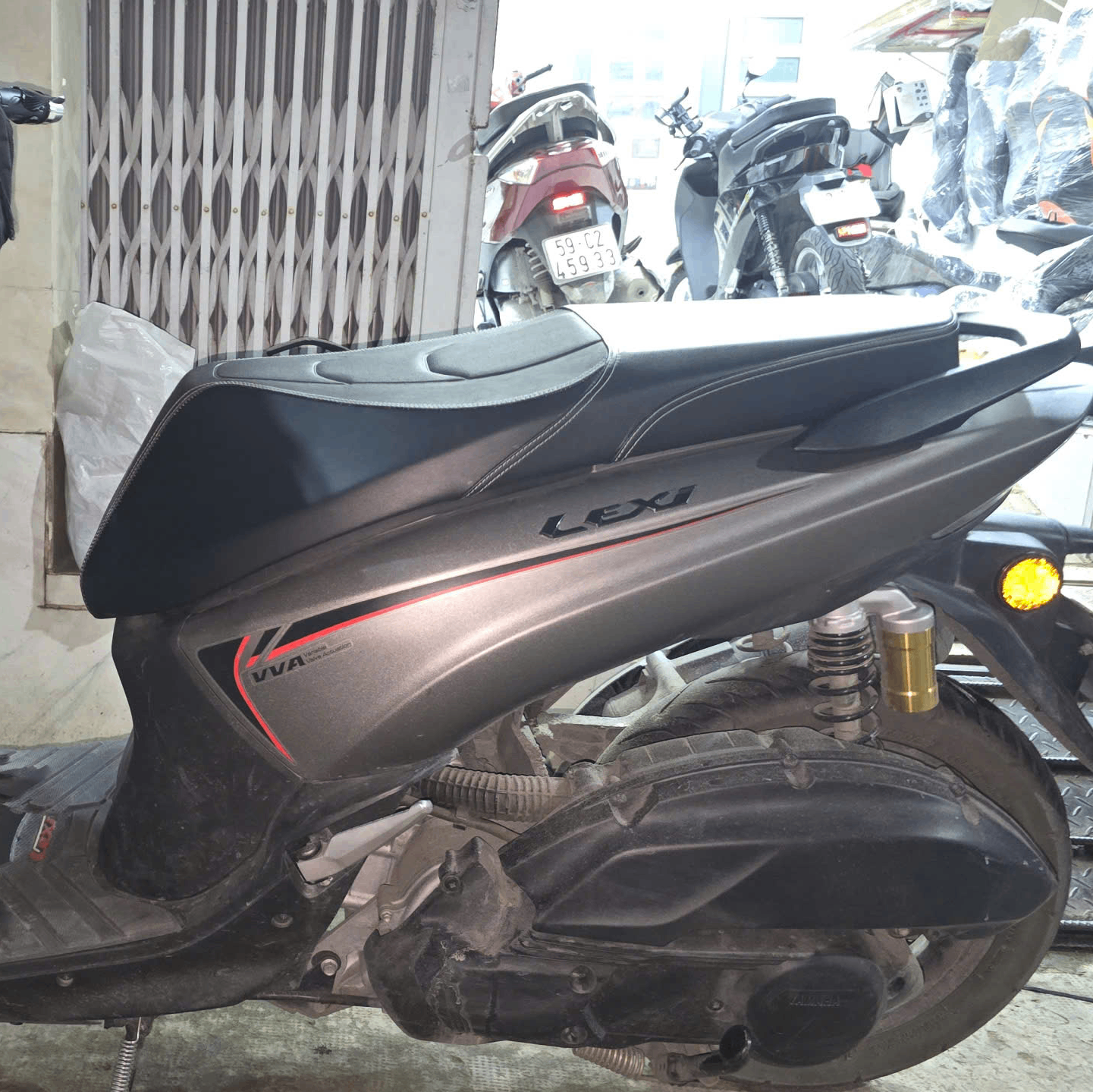 Yên Độ Yamaha Lexi Cao Cấp _ LEXI-M01-BLACK