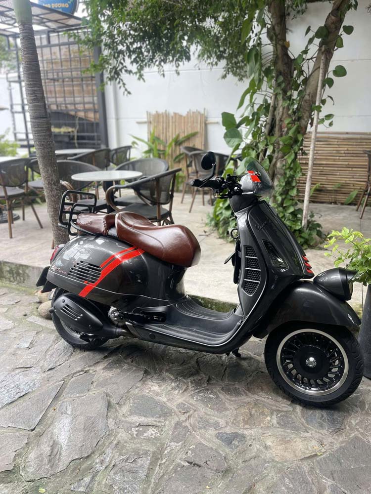 Yên Đôi Vespa Cao Cấp – Màu Nâu Bóng Đậm _ VESPA-V16-BROWN