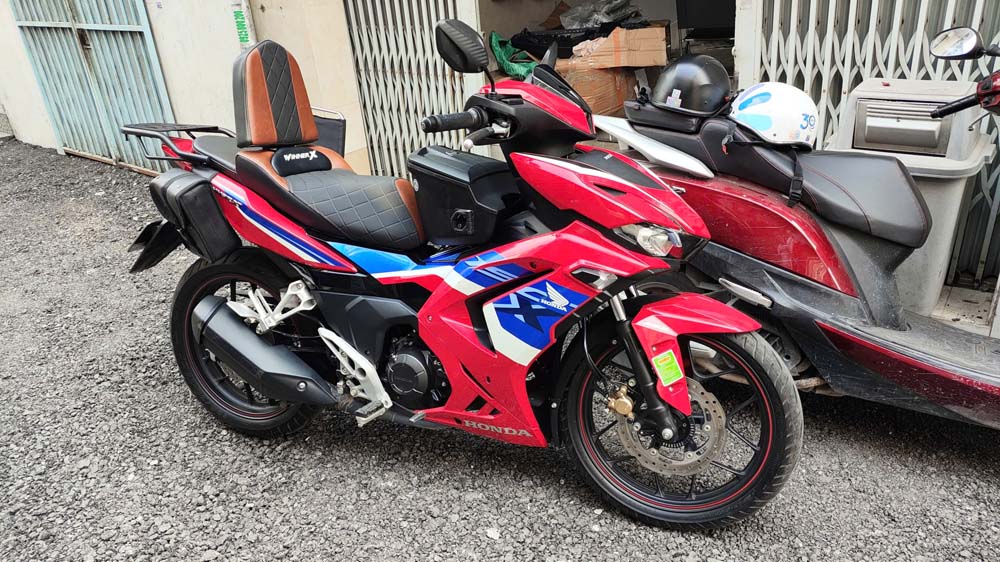 Yên Xe Tựa Bật Honda Winner X – Phiên Bản Màu Nâu-Đen _ WINNER-TL03-BROWN