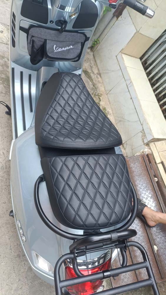 Yên Đôi Vespa Cao Cấp – Da Tổng Hợp Màu Đen _ VESPA-V02-BLACK2