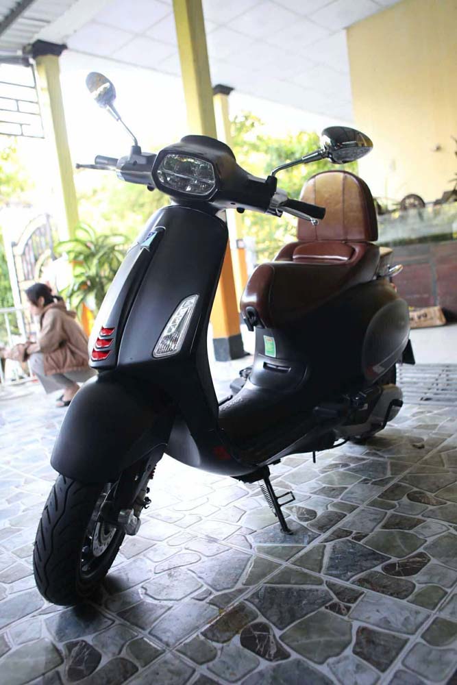 Yên Xe Tựa Lưng Cho Vespa – Màu Nâu Trơn _ VESPA-TL03-BROWN
