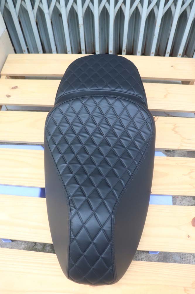Yên Đôi Vespa Cao Cấp – Da Tổng Hợp Màu Đen _ VESPA-V02-BLACK2