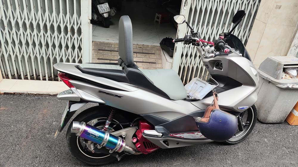 Yên Xe Tựa Lưng Cho Honda PCX – Phiên Bản Màu Đen-Xám _ PCX-TL03-GREY