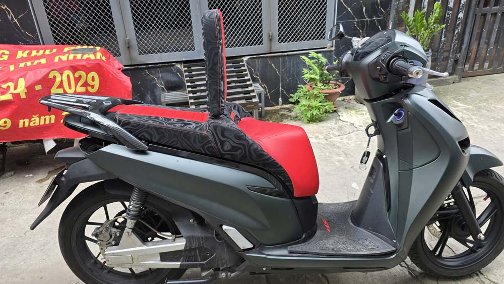 Yên Xe Tựa Lưng Cho Honda SH – Phiên Bản Màu Đỏ-Đen _ SH-TL03-RED