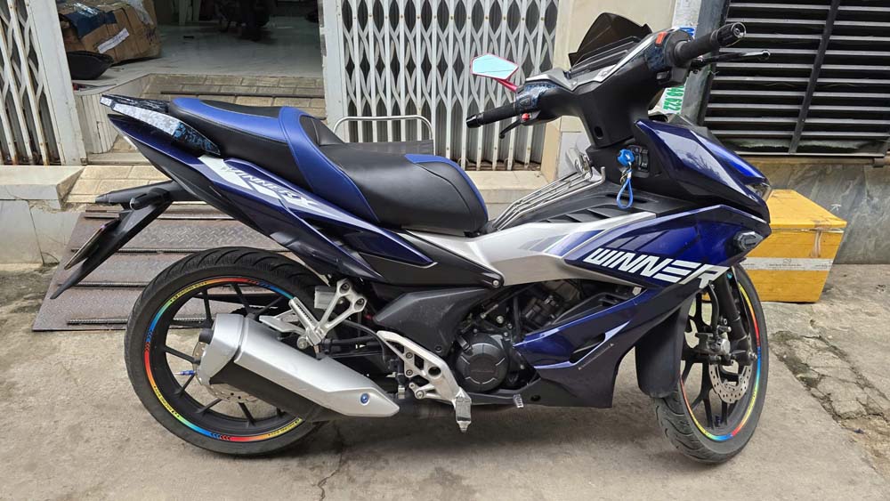 Yên Winner Có Bậc Mông – Phối Màu Theo Yêu Cầu _ WINNER-G04