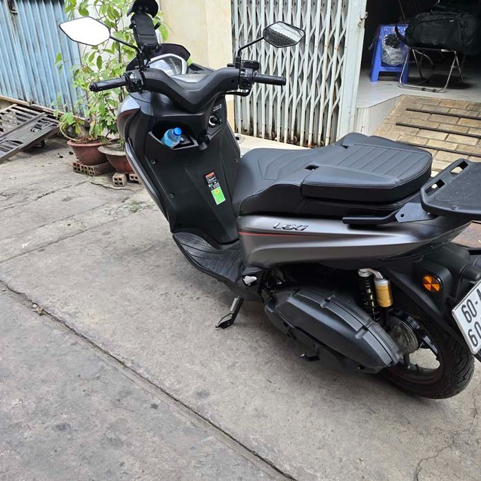 Yên Xe Tựa Lưng Cho Yamaha Lexi _ LEXI-TL03-BLACK