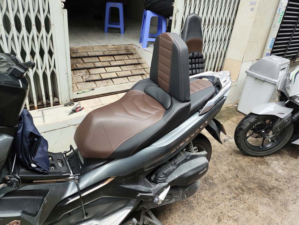 Yên xe tựa bật cho xe Airblade_AB-TL03-Brown