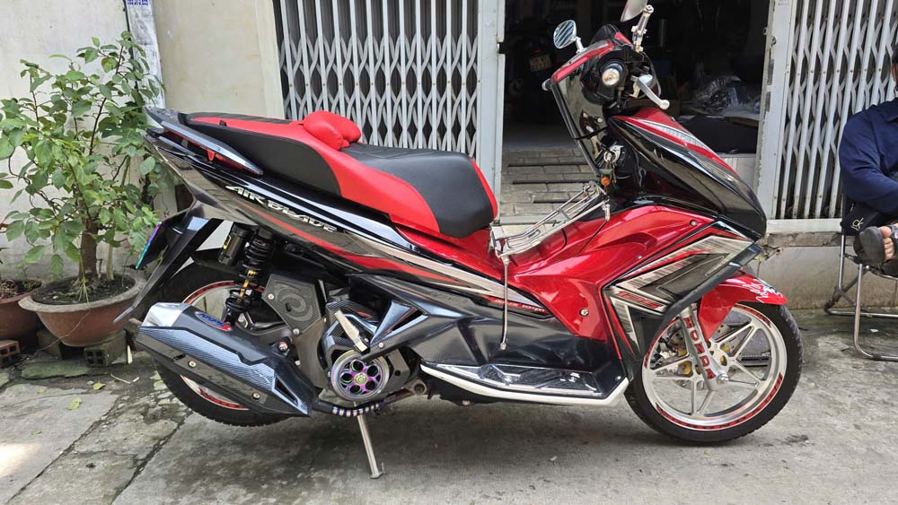 Yên xe Air Blade kiểu dáng thể thao _ AB-G06-RED