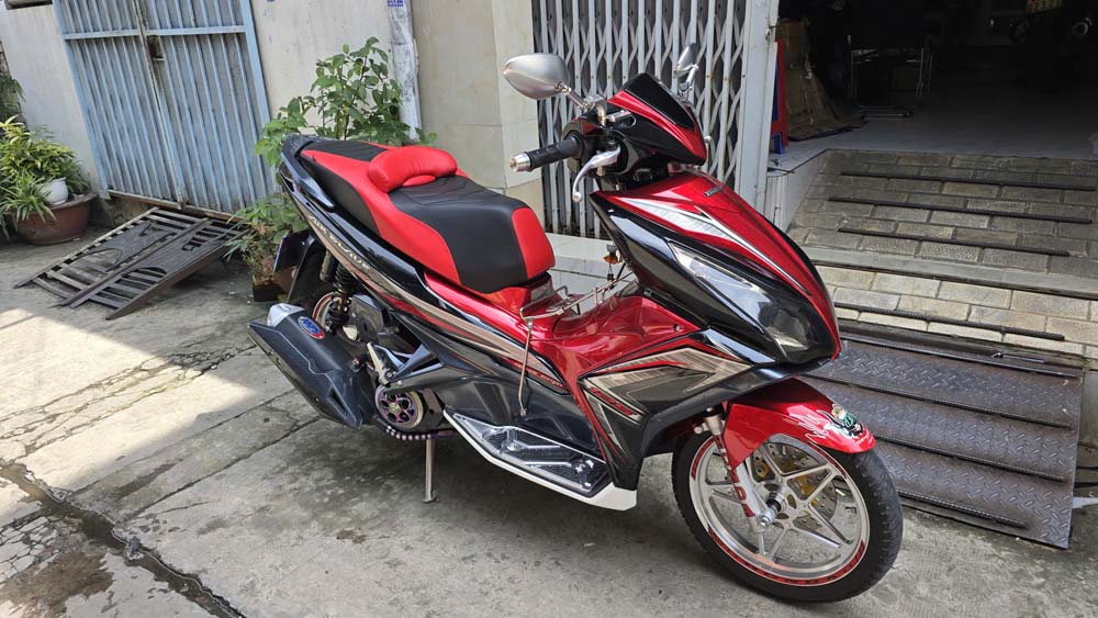 Yên xe Air Blade kiểu dáng thể thao _ AB-G06-RED