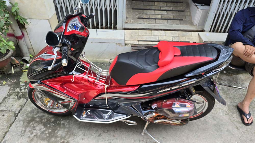 Yên xe Air Blade kiểu dáng thể thao _ AB-G06-RED