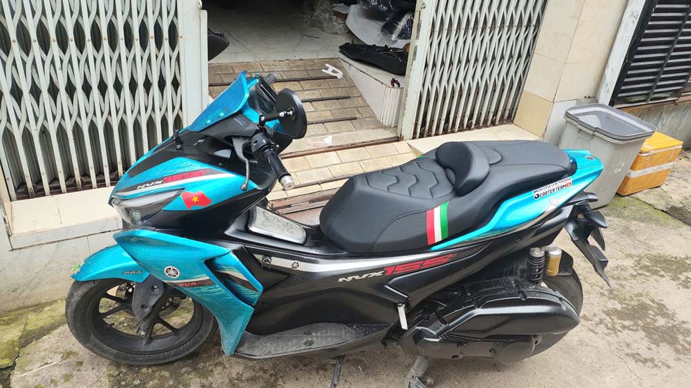 Yên Xe Kiểu Xe NVXV1 V2 V3 Thể Thao - Đen Cờ Ý _ NVX-G06-BLACK