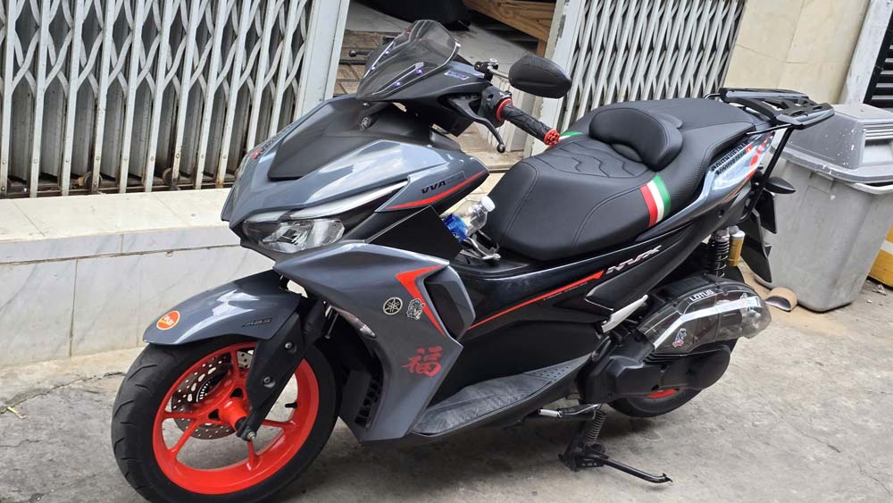 Yên Xe Kiểu Xe NVXV1 V2 V3 Thể Thao - Đen Cờ Ý _ NVX-G06-BLACK