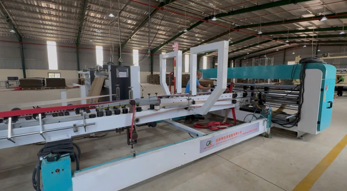 Máy dán thùng tự động