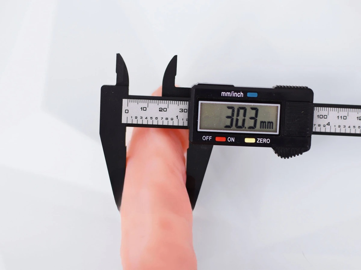 Dương Vât Giả Có Dây Đeo Đặc Ruột Ultra Harness Không Rung