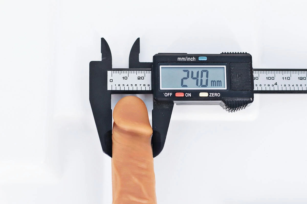 Dương Vật Giả Size Nhỏ Có Đế 2.4cm Siêu Mềm