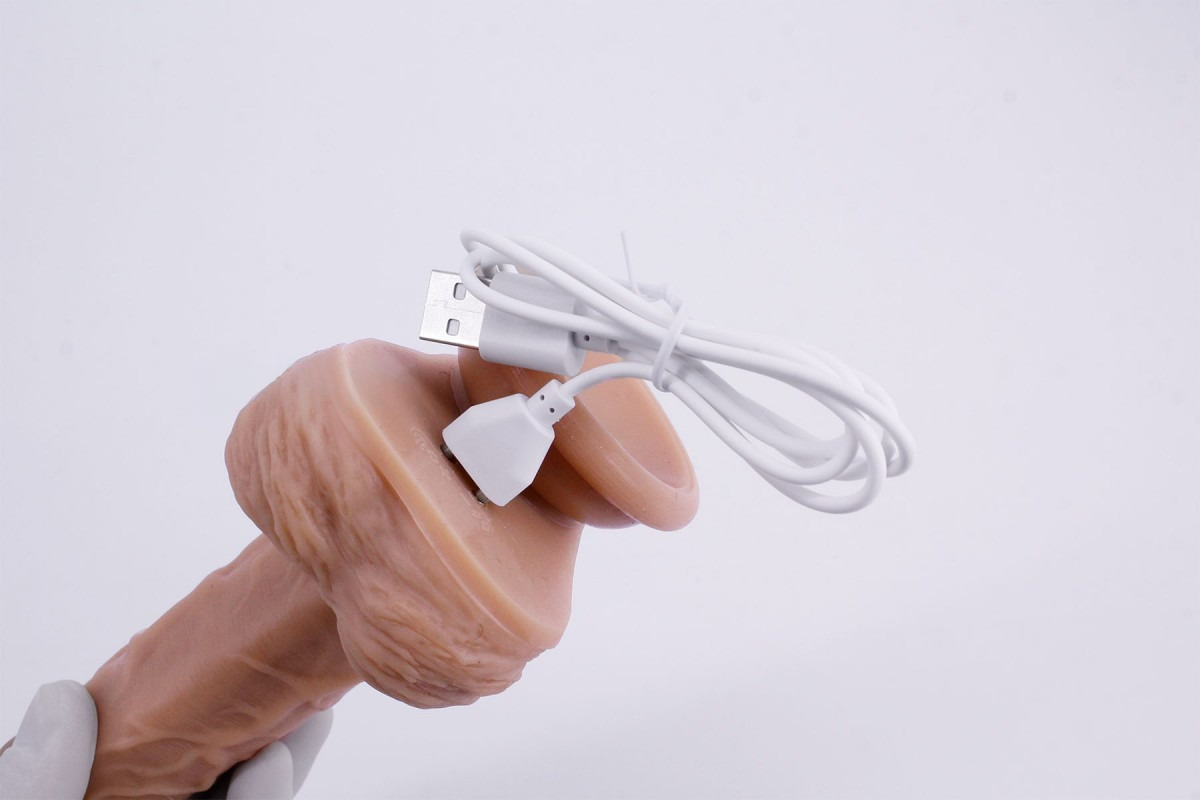 Dương Vật Giả Có Dây Đeo Pin Sạc Điều Khiển Từ Xa