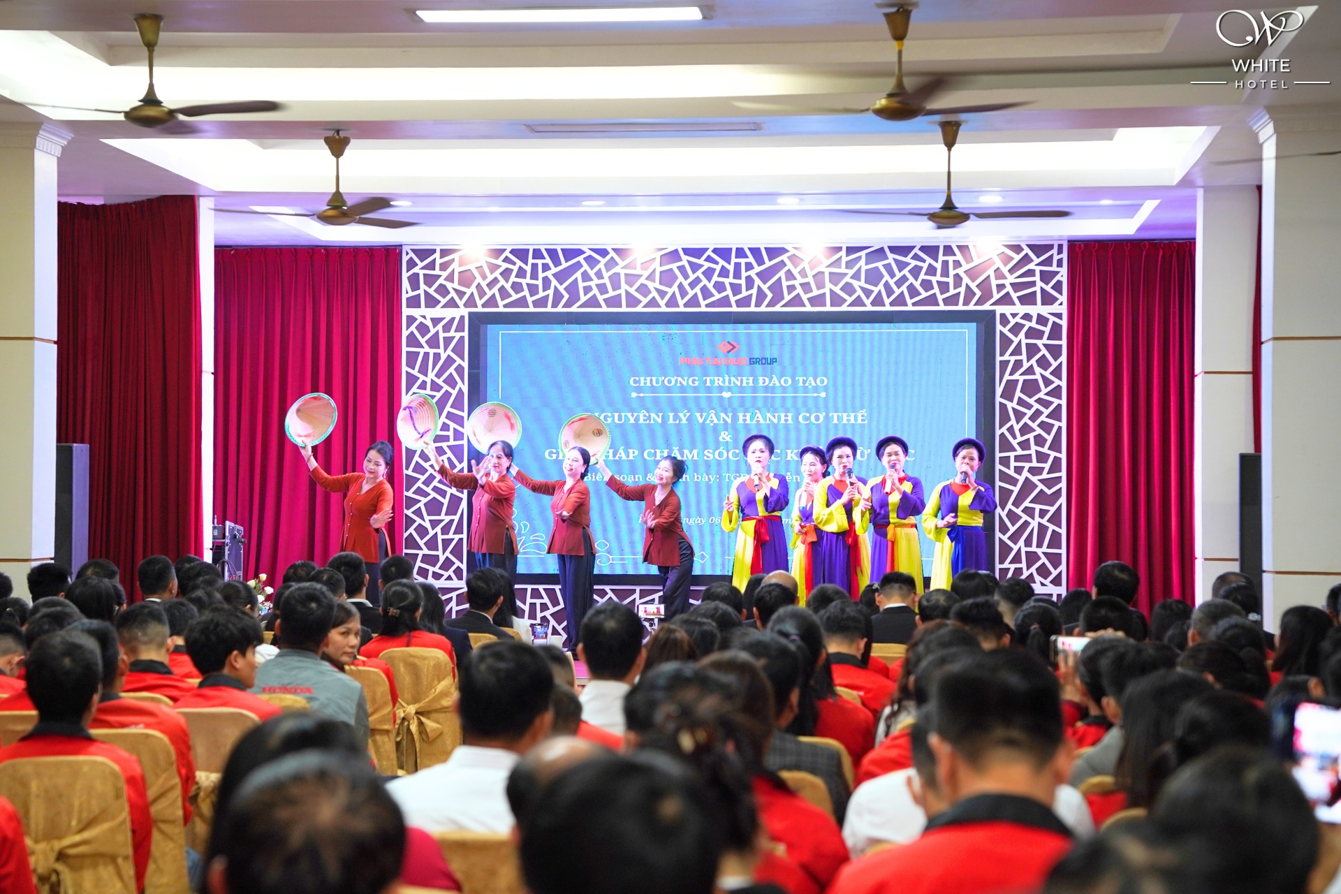 he-thong-am-thanh-anh-sang-hoi-nghi-hien-dai-ha-tinh