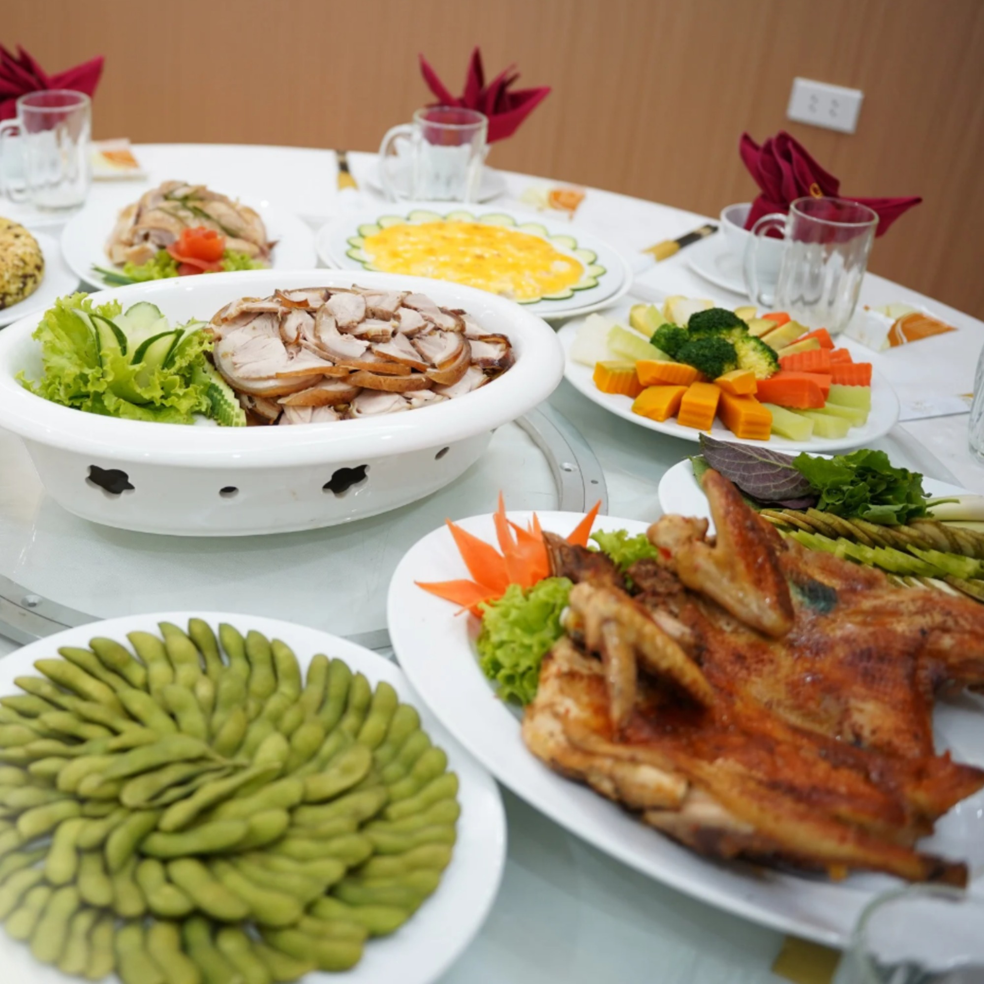 ẩm thực tại các tiệc ở PTD white hotel & ẩm thực hà tĩnh
