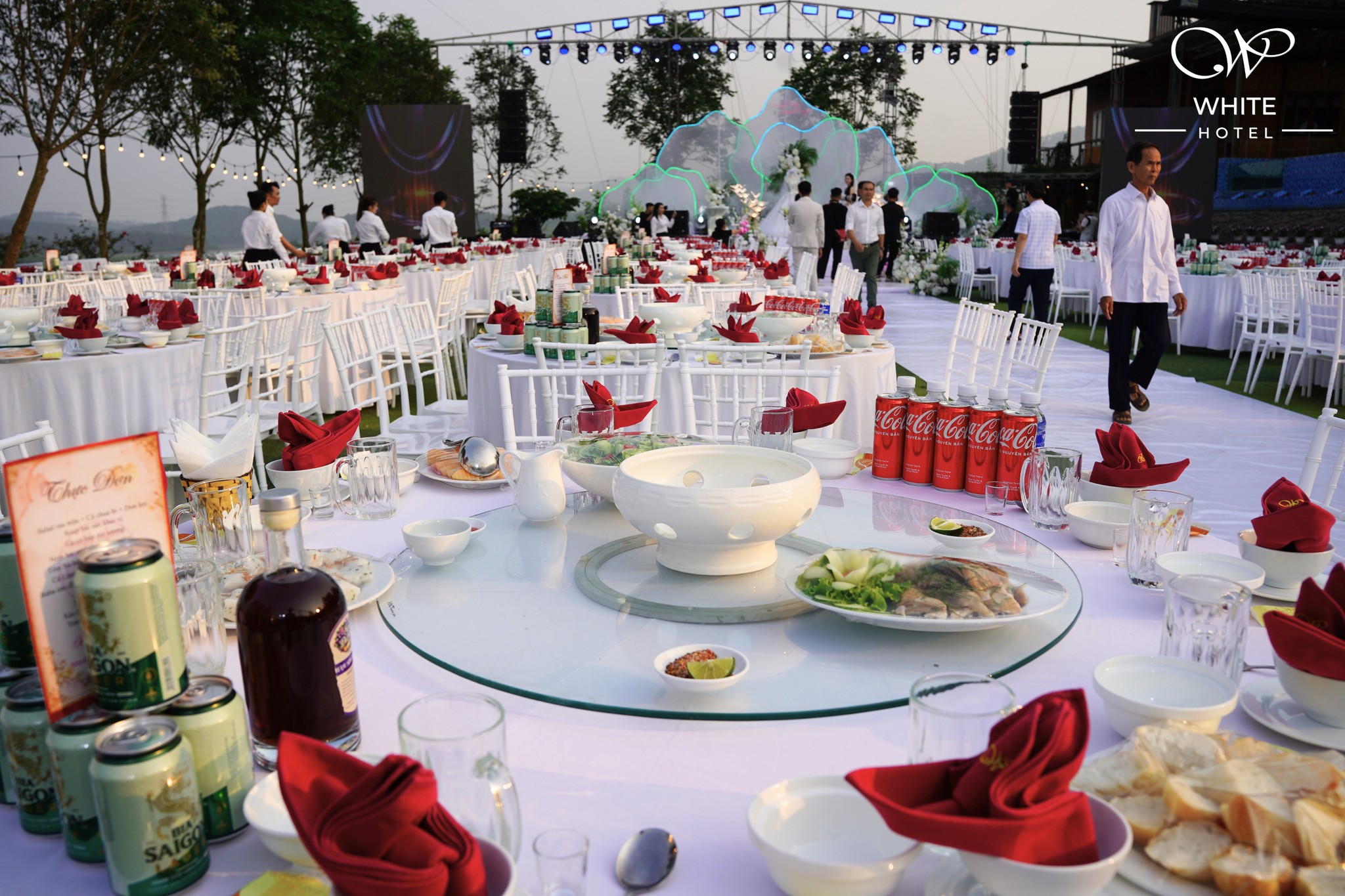 💍 Đám Cưới Mơ Ước Tại Sảnh Tiệc Bình Minh: Không Gian Sang Trọng Cho Ngày Chung Đôi Rực Rỡ