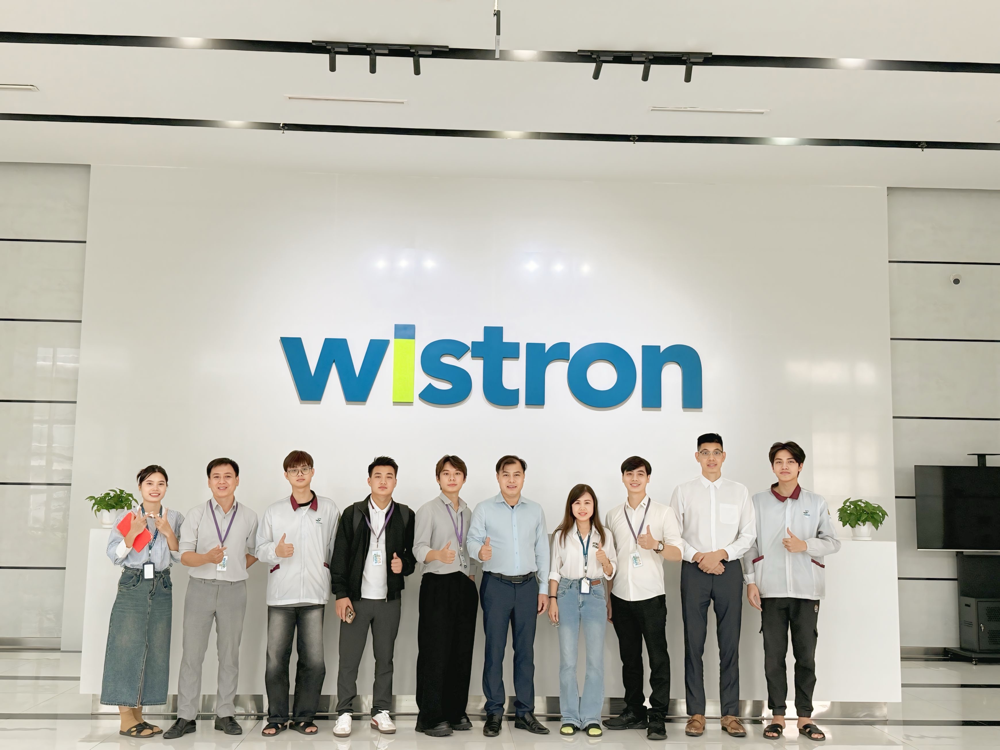 Trường Đại học Nguyễn Trãi đến thăm và làm việc tại Công ty TNHH Wistron Technology