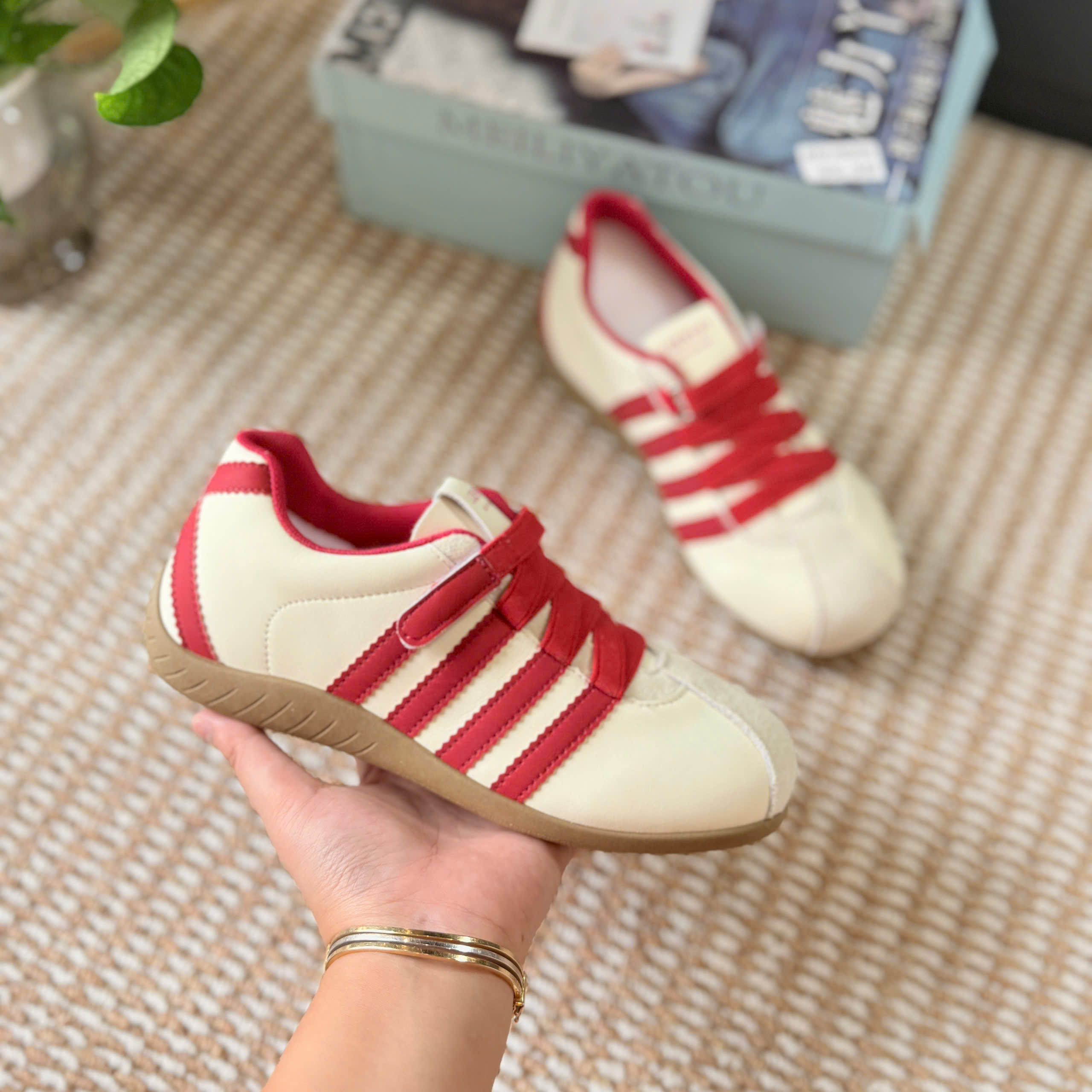 giày thể thao mã 8000 (QC)