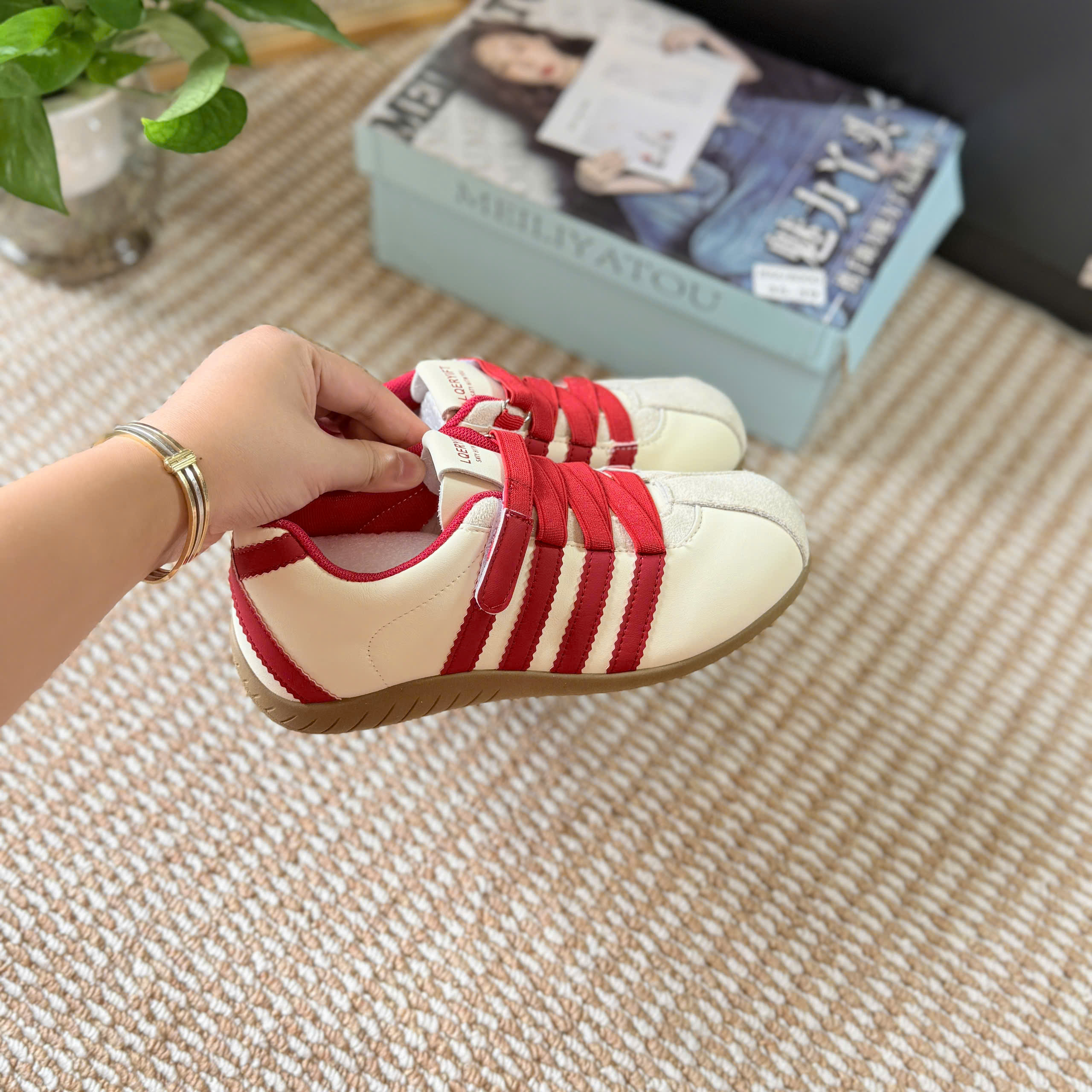 giày thể thao mã 8000 (QC)