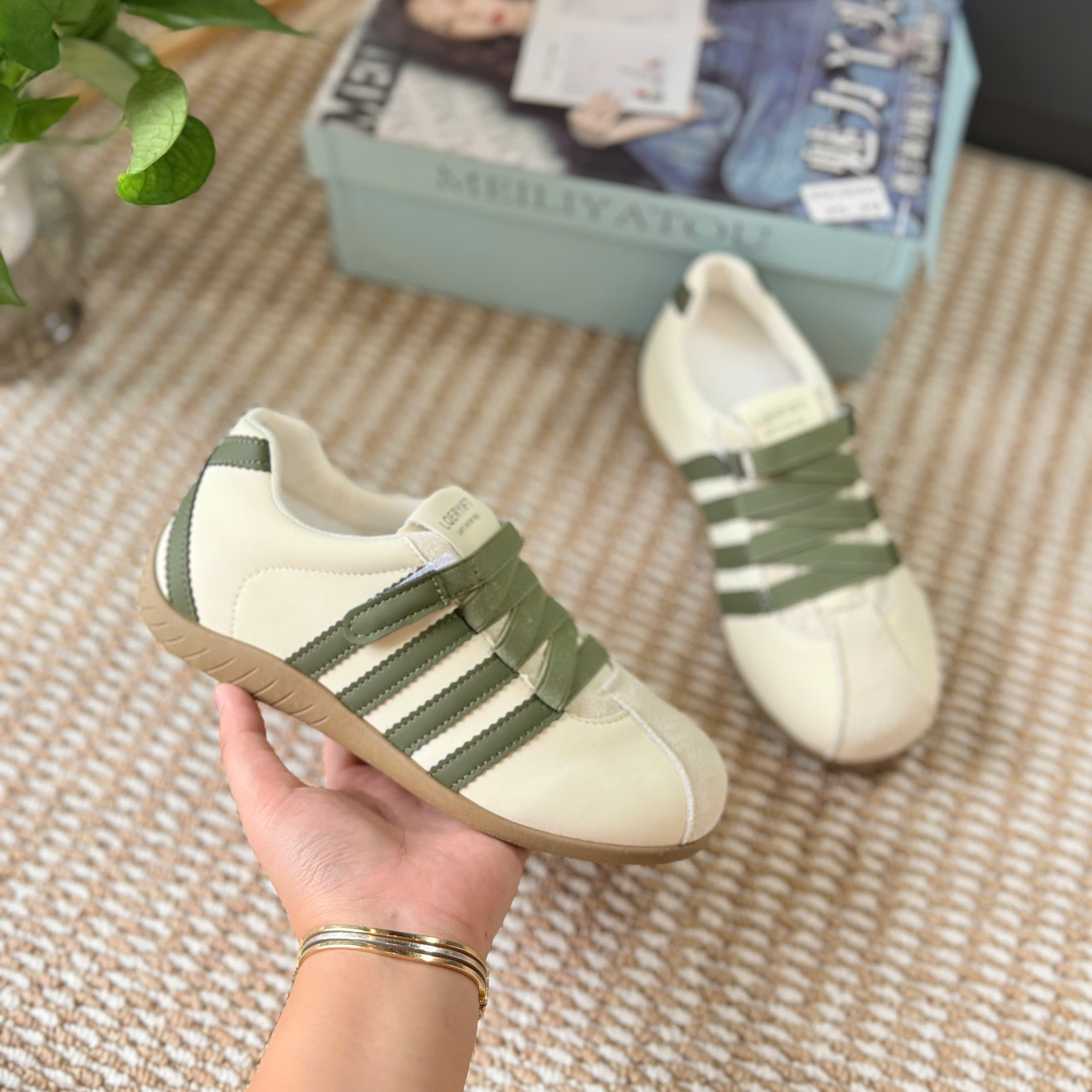 giày thể thao mã 8000 (QC)