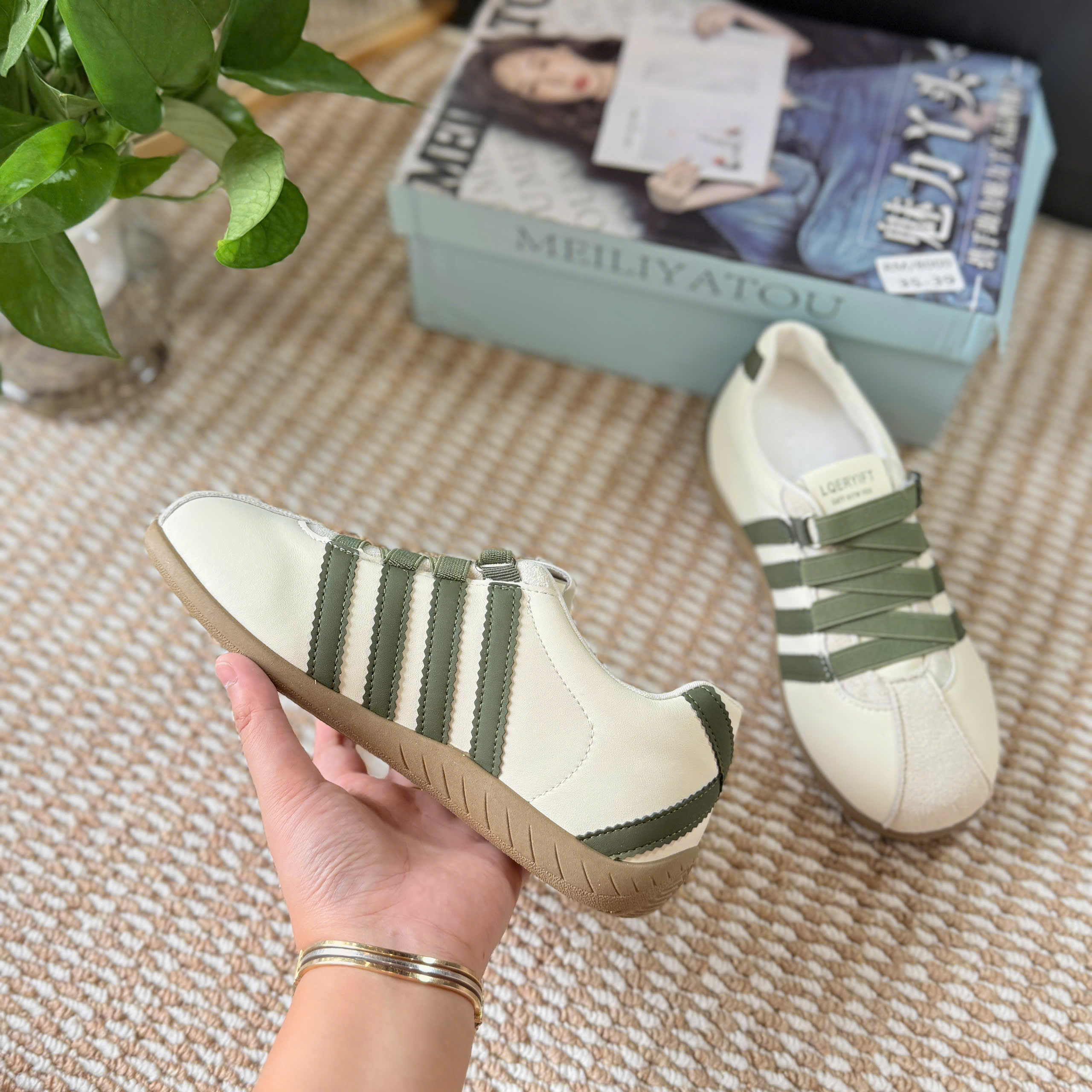 giày thể thao mã 8000 (QC)