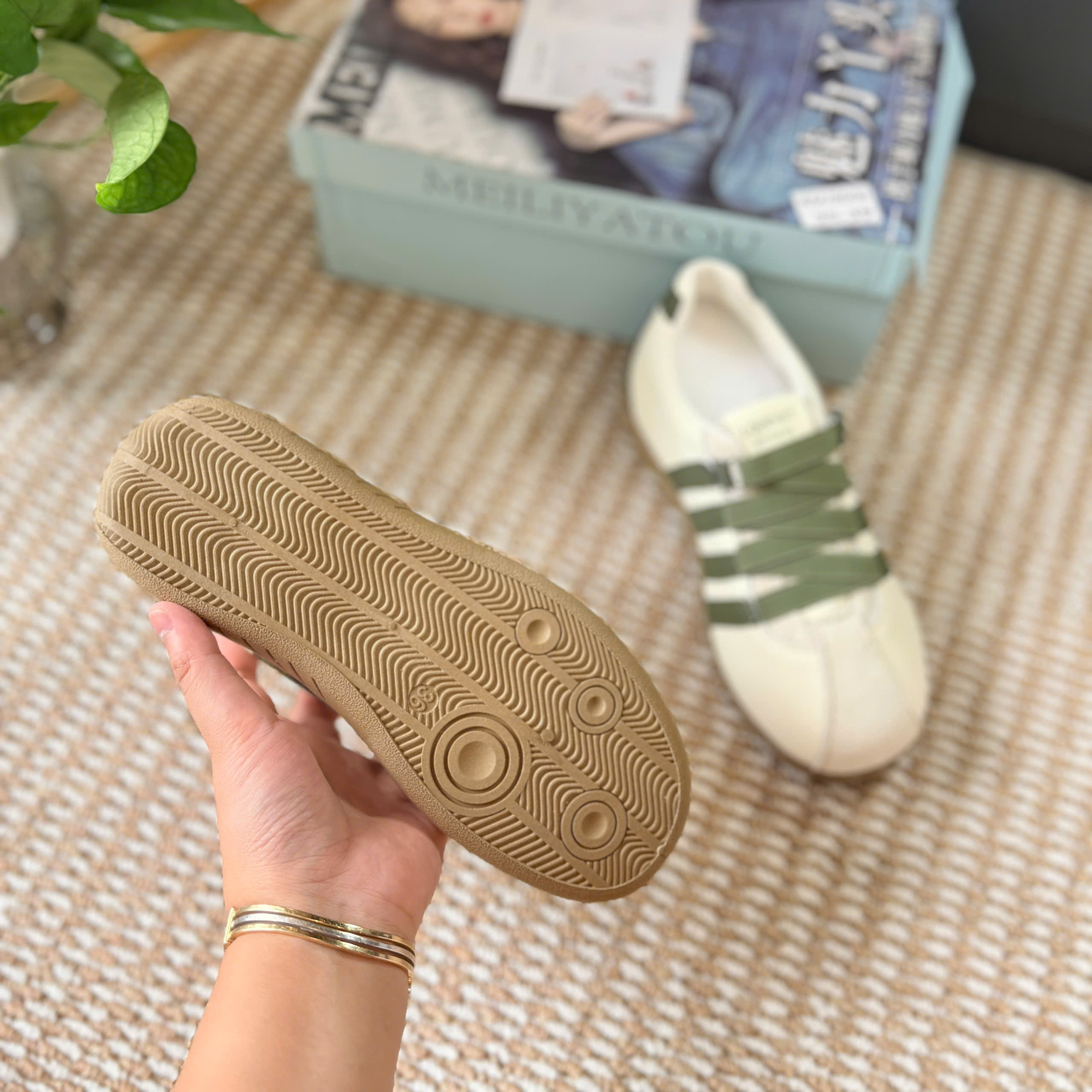 giày thể thao mã 8000 (QC)