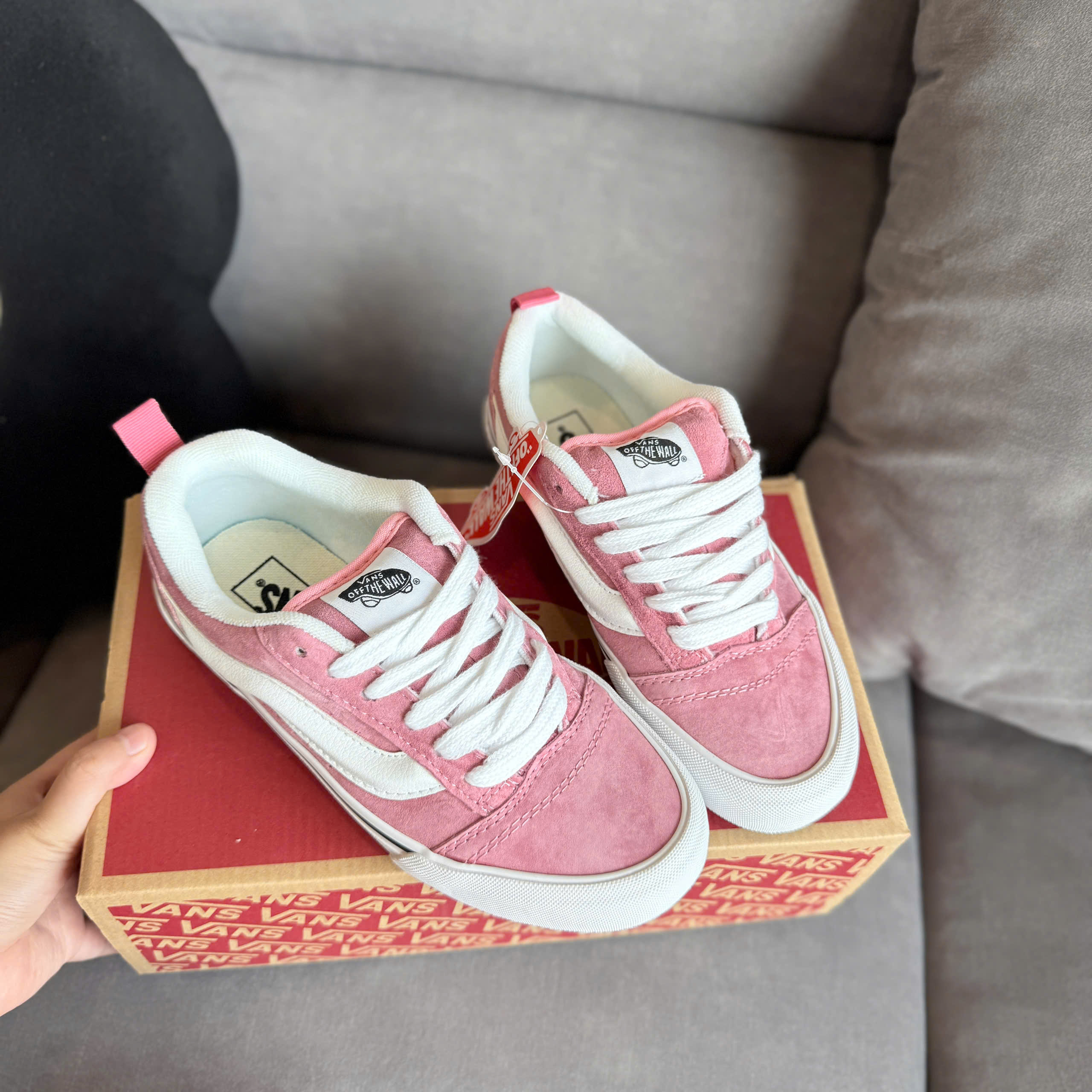 vans knu hồng