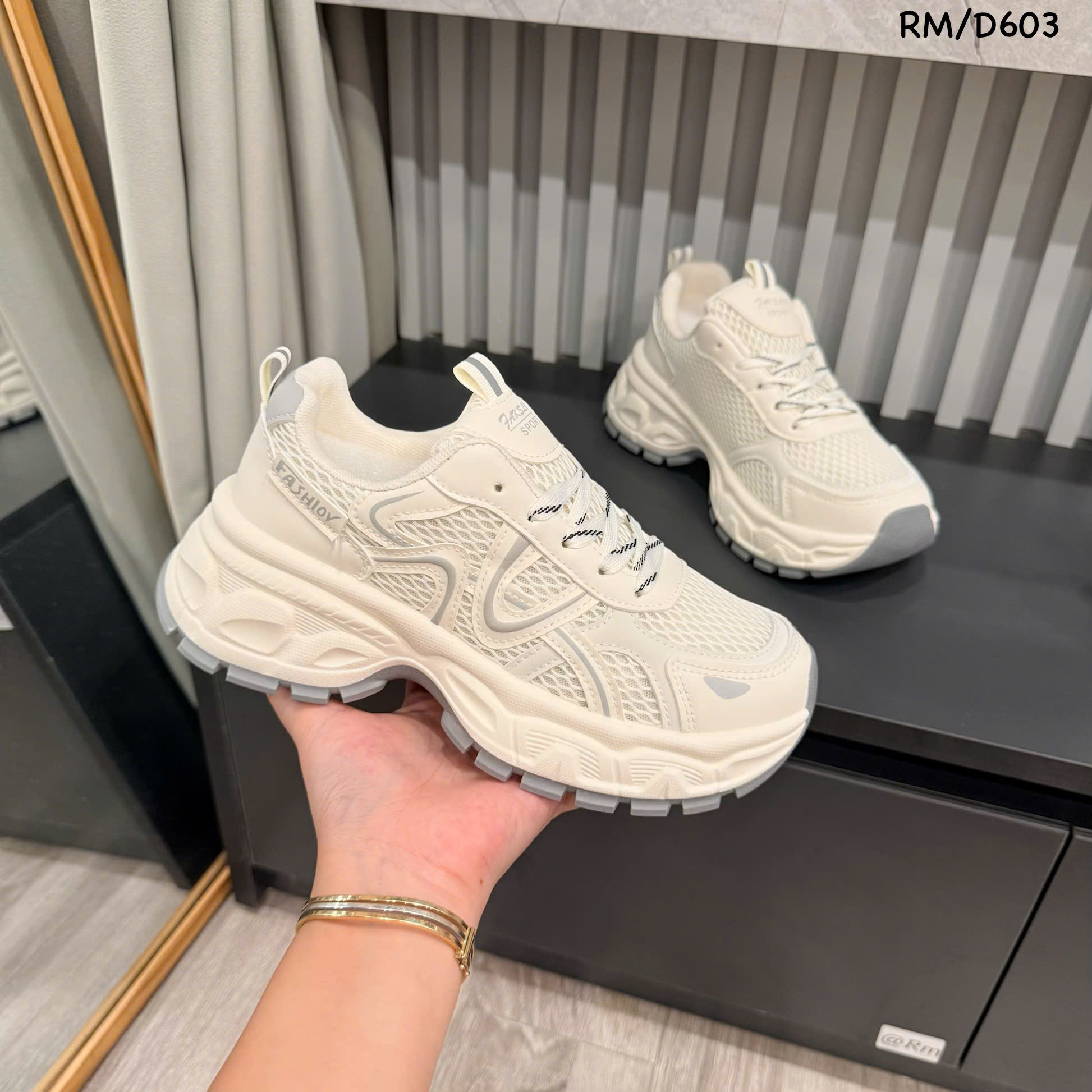 giày thể thao đế cao D603 QC