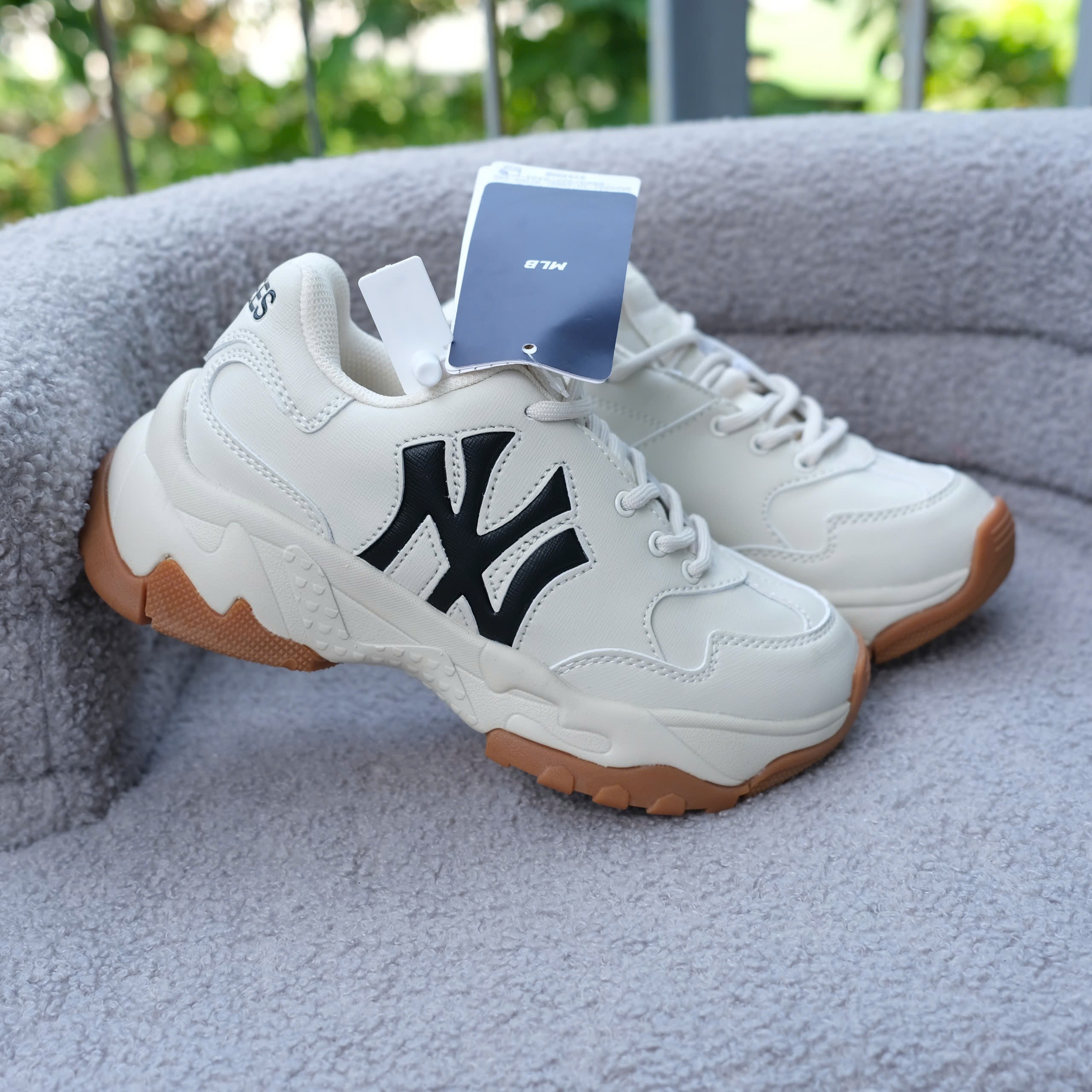 mlb đế nâu nổi