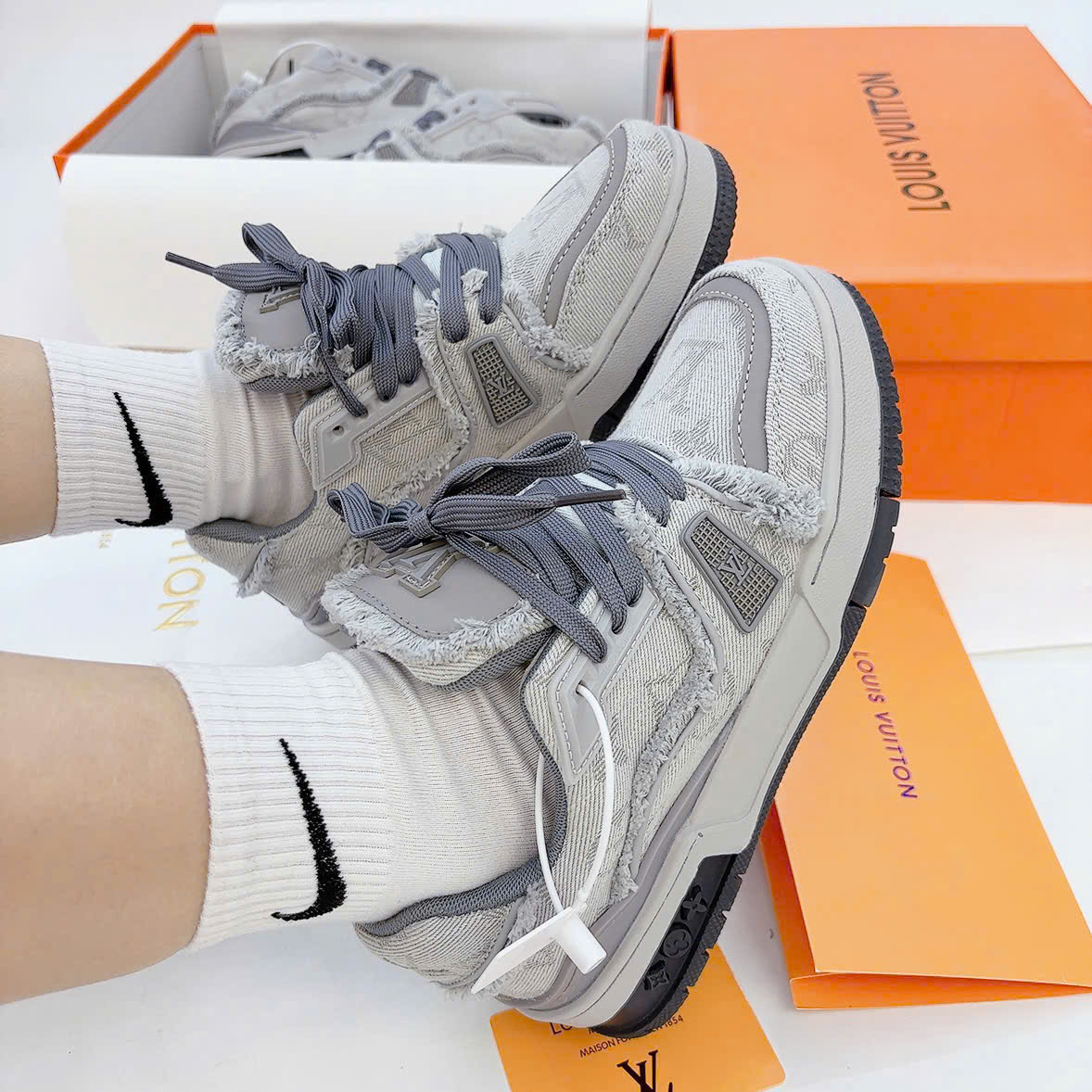 lv xám vải (rách)