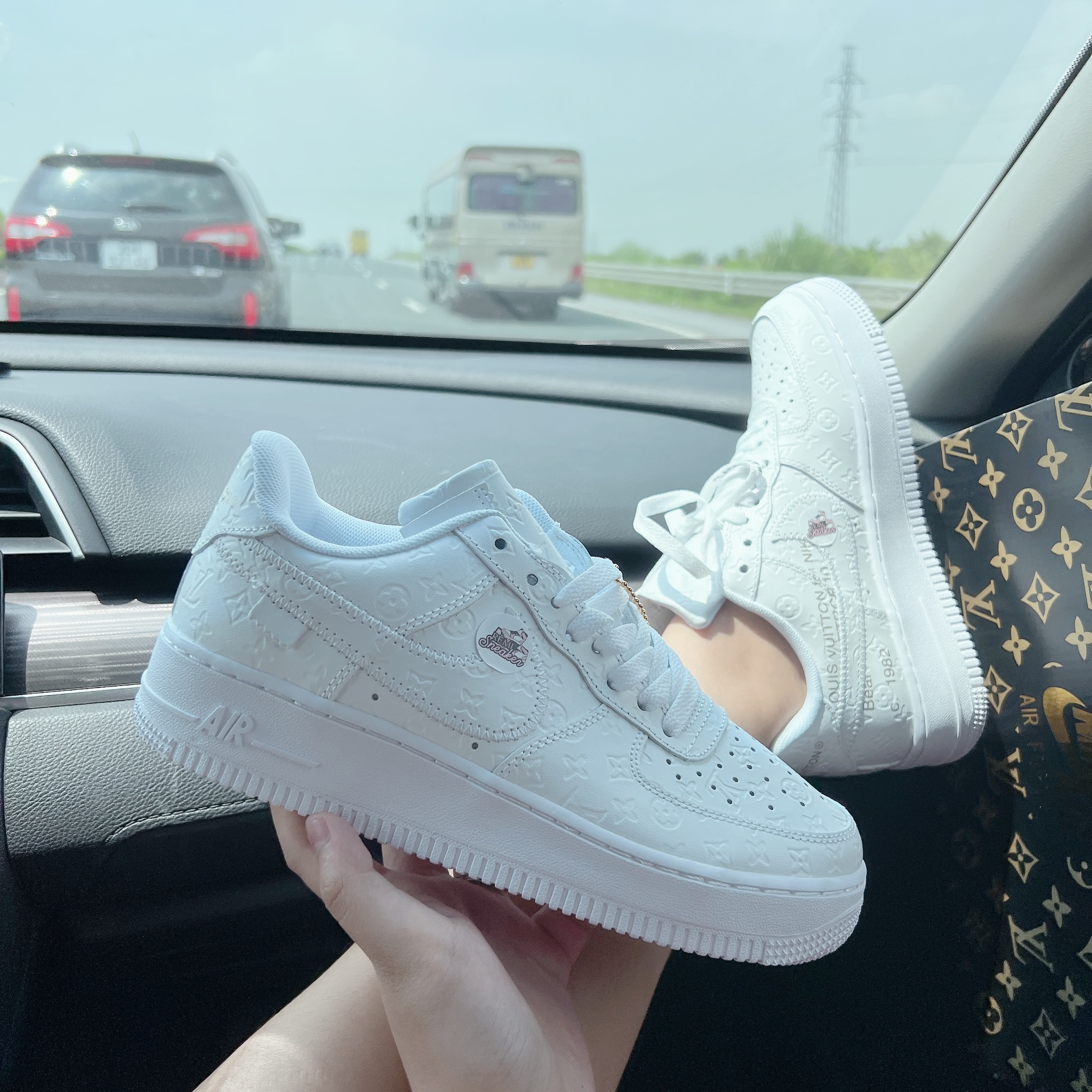 AF1 LV TRẮNG