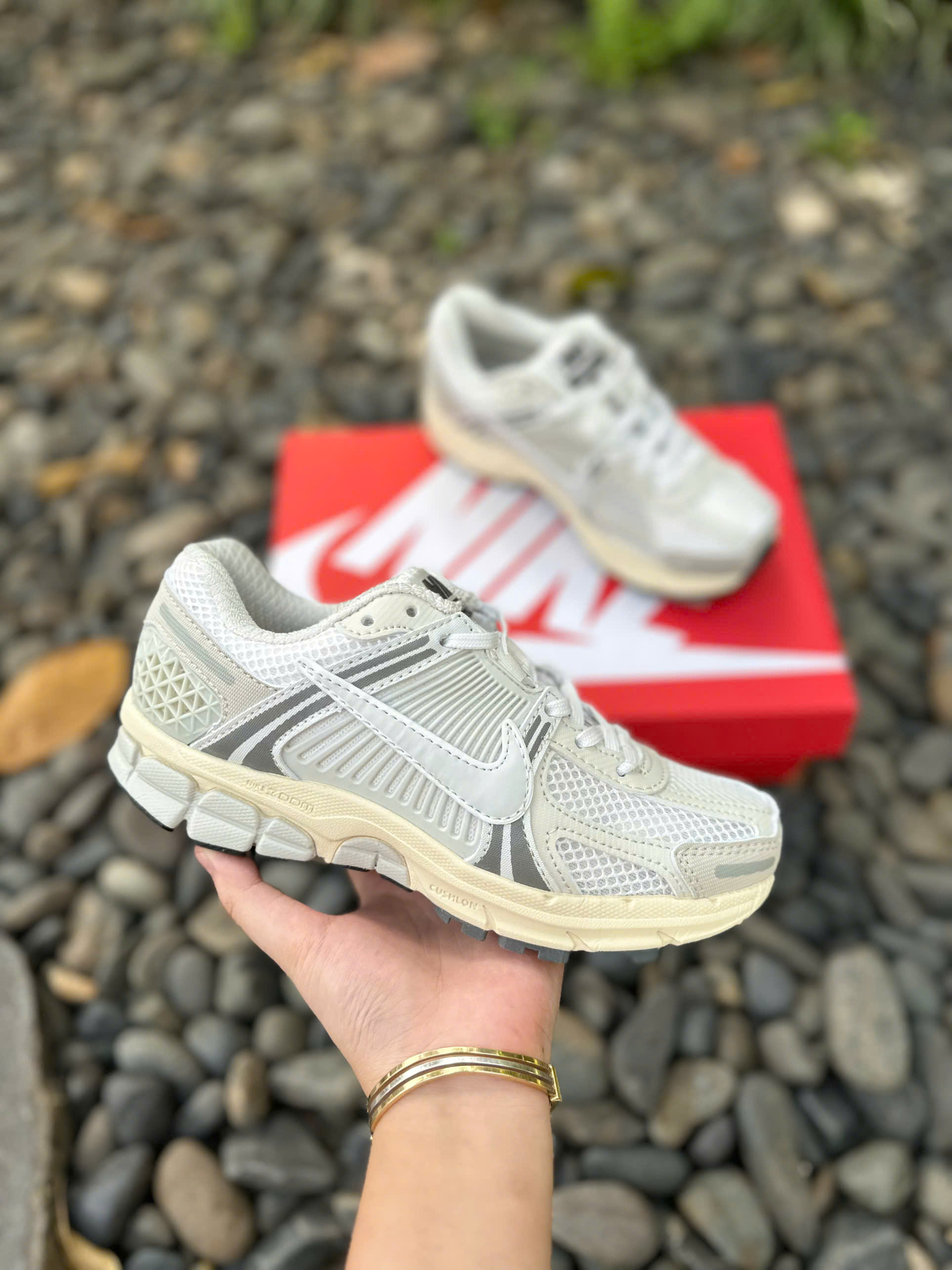 nike vomero5 xám trắng SALE