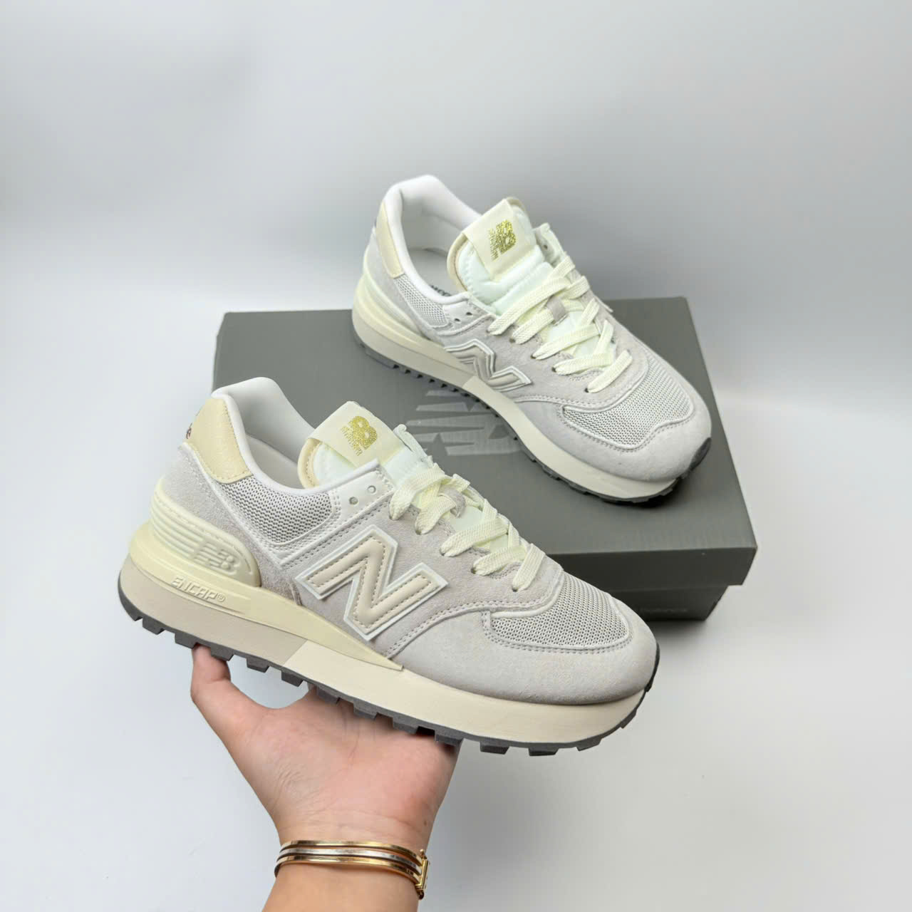 nb574 v2 xám kem