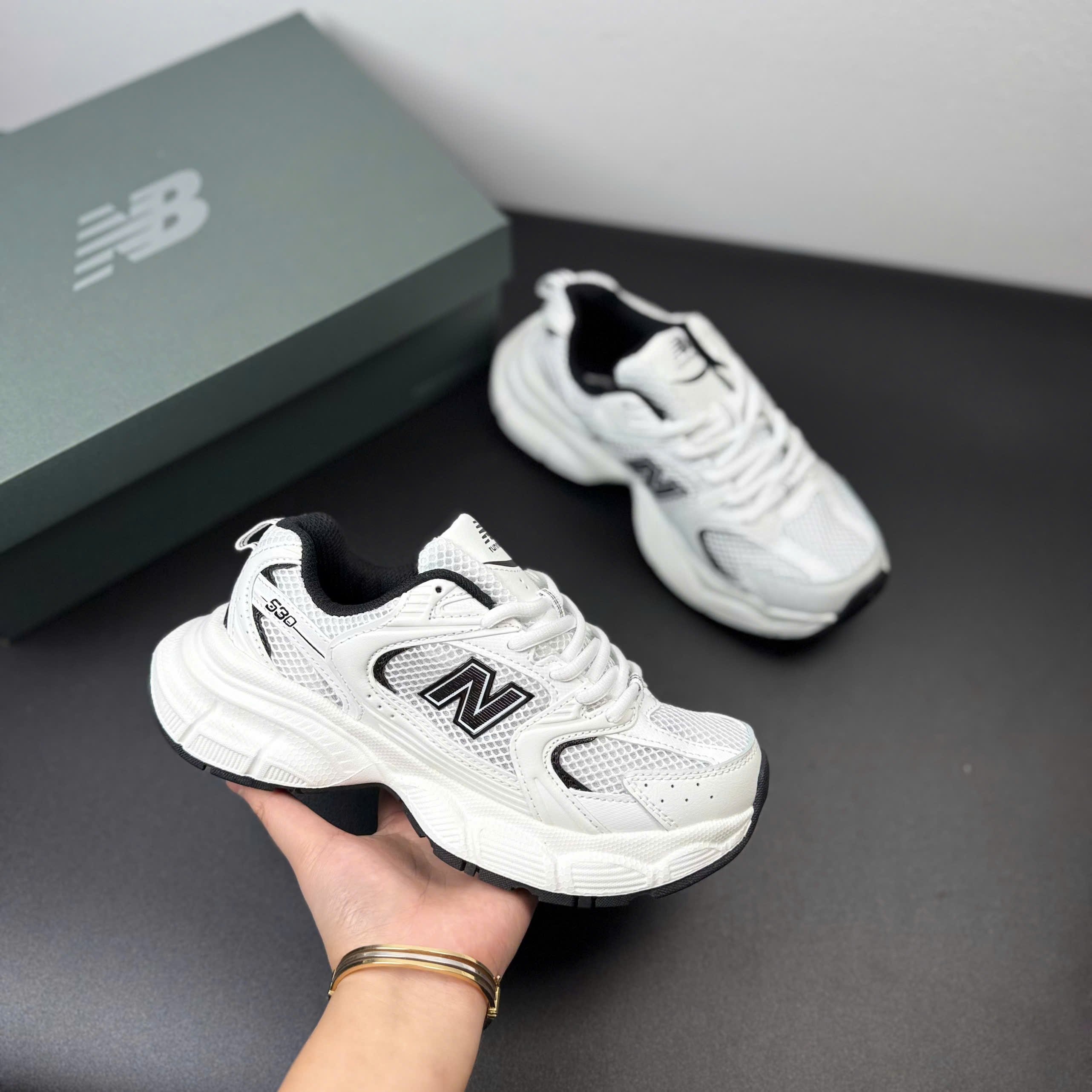 nb530 v2 trắng đen