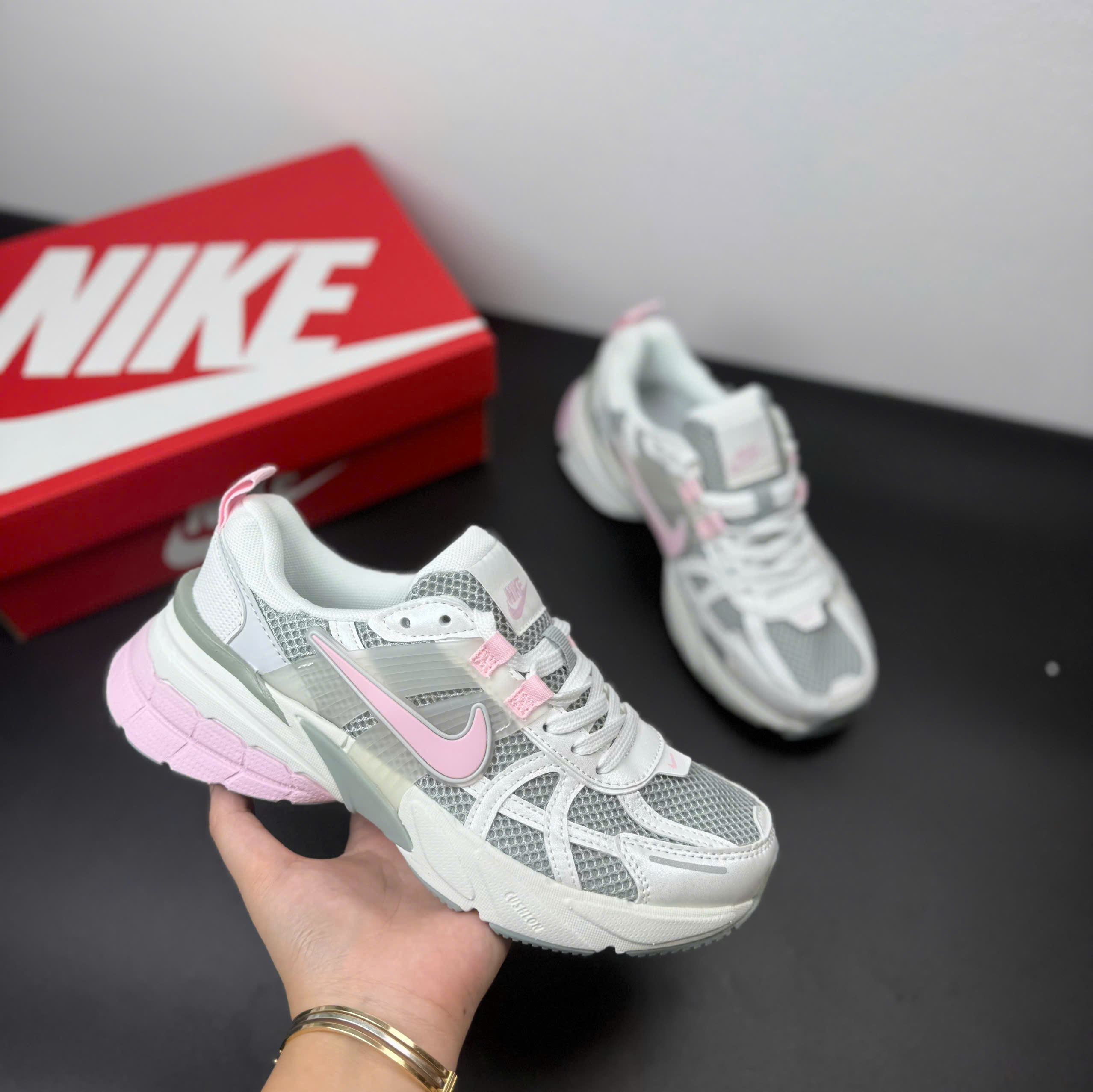 nike v2k xám hồng