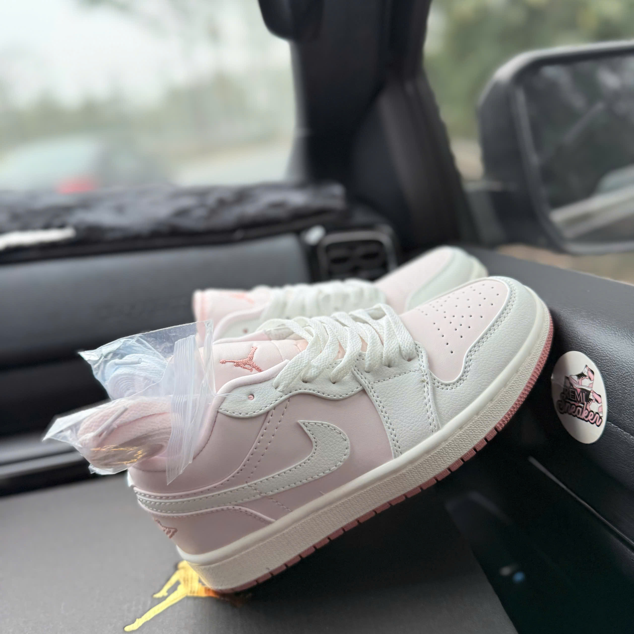 jd1 trắng hồng nhạt thấp SC