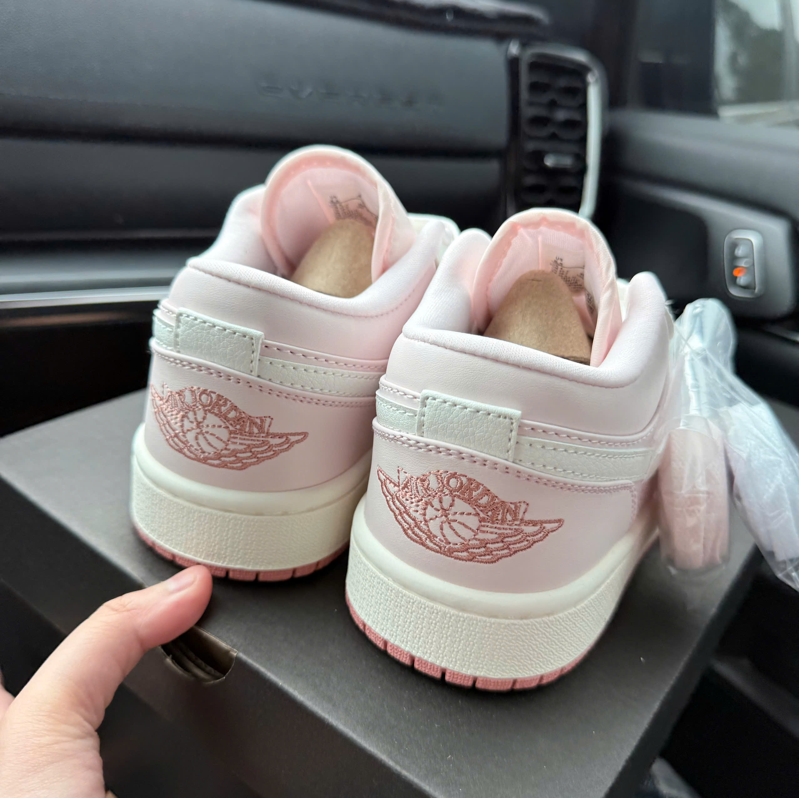 jd1 trắng hồng nhạt thấp SC