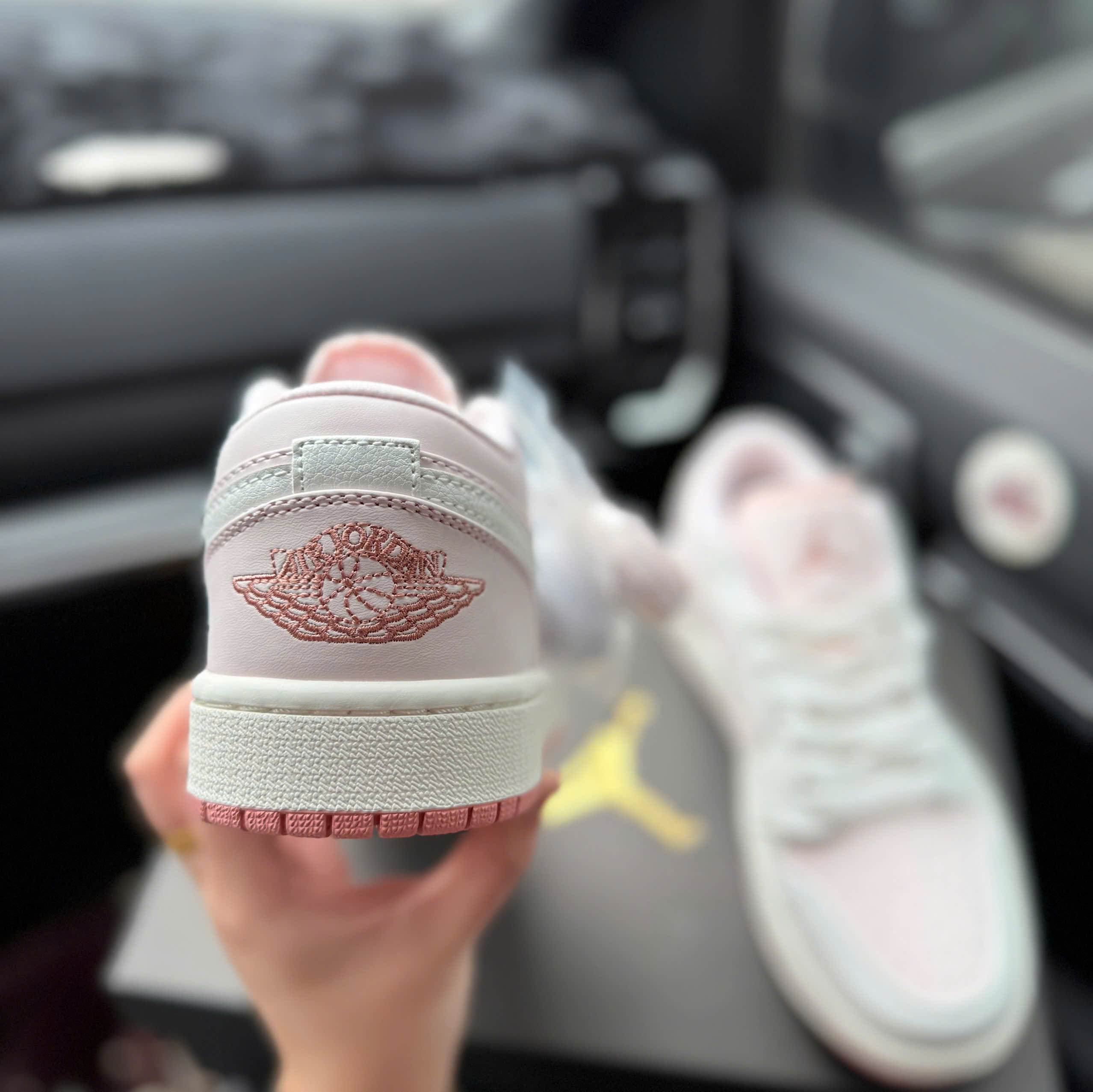 jd1 trắng hồng nhạt thấp SC