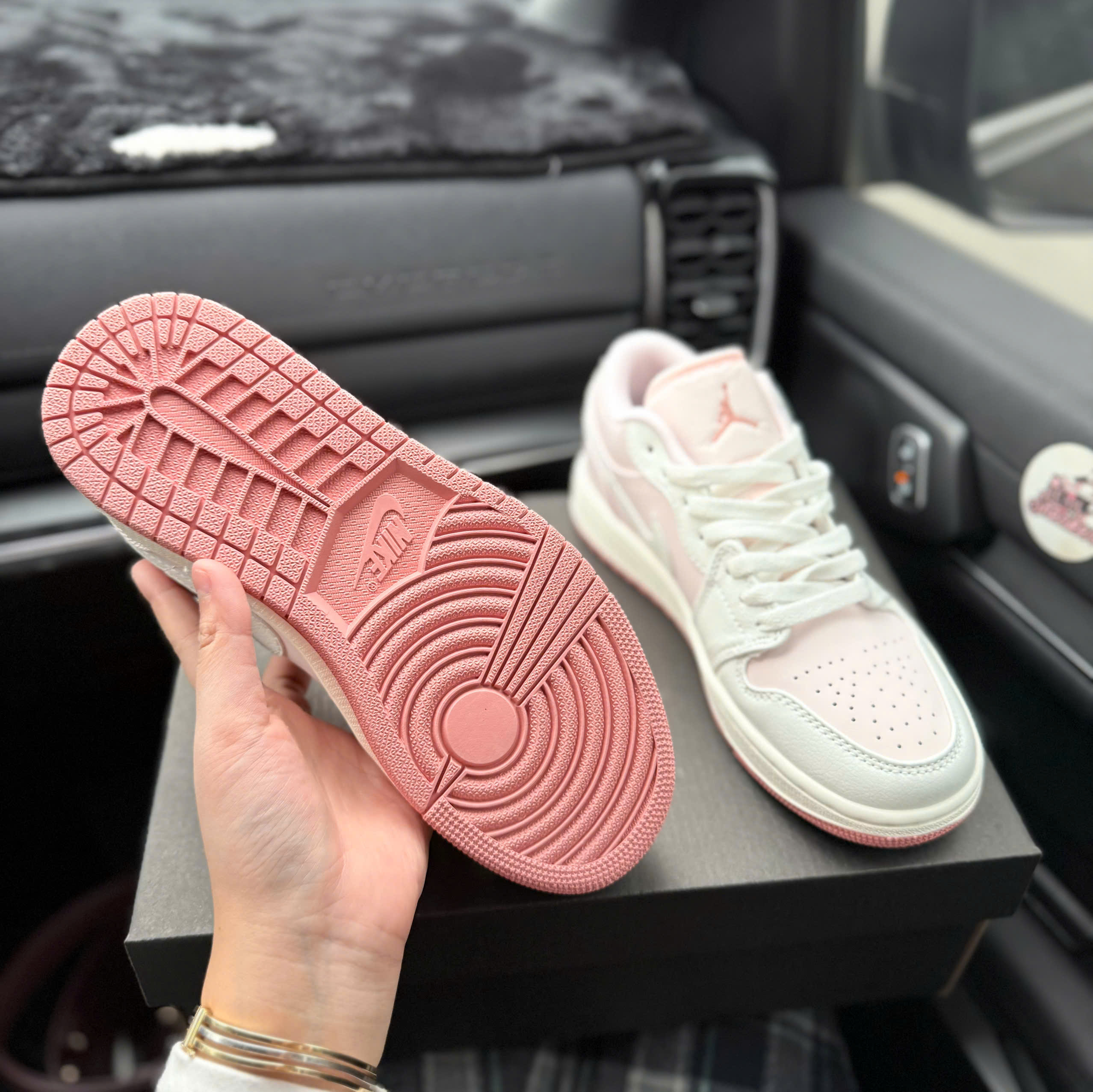 jd1 trắng hồng nhạt thấp SC