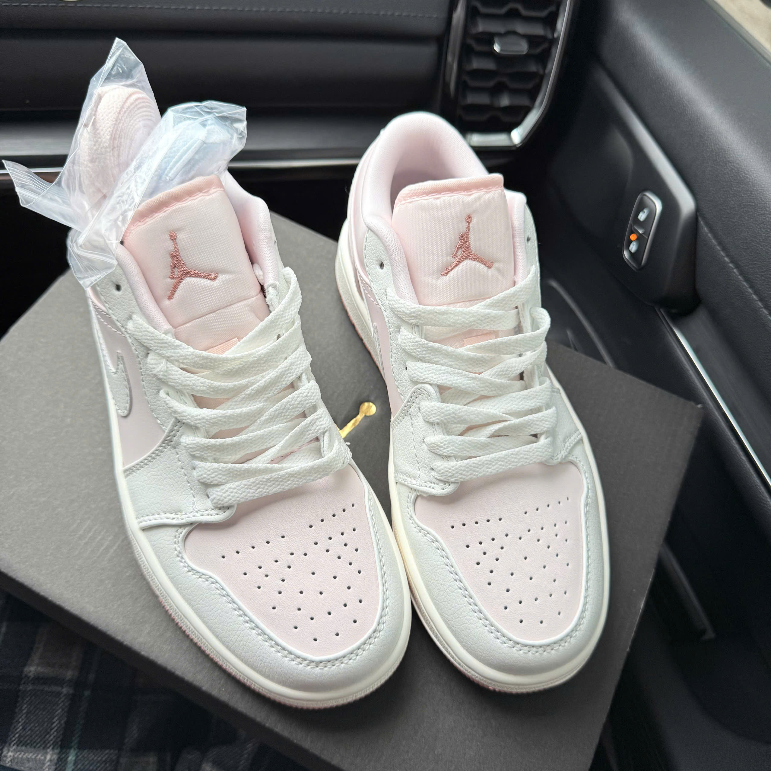 jd1 trắng hồng nhạt thấp SC